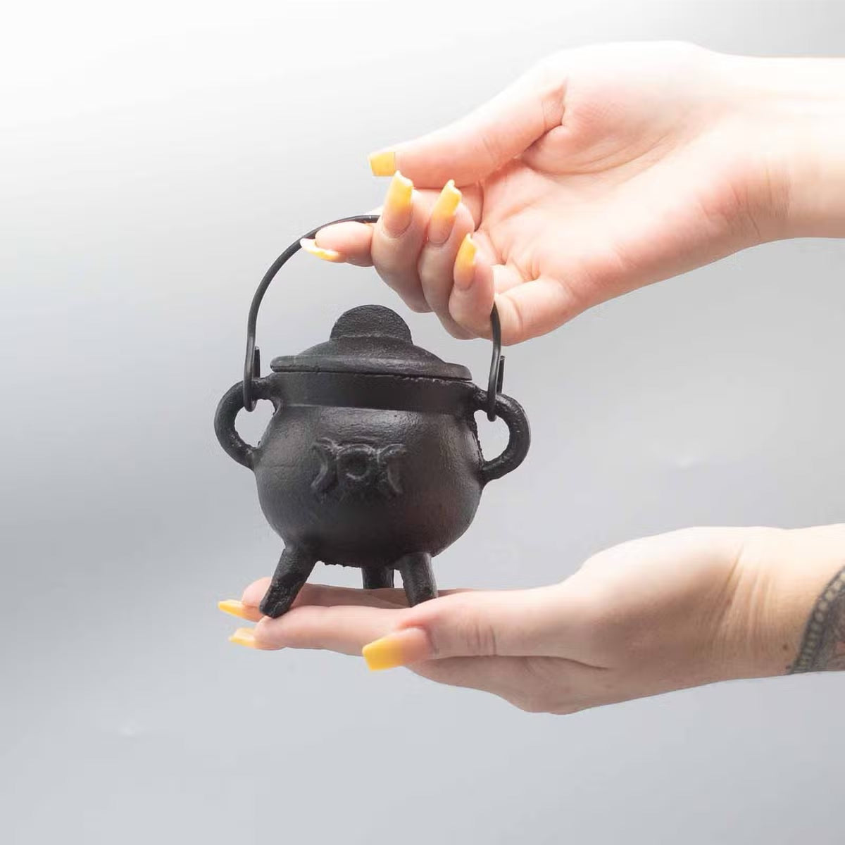Cast Iron Cauldron with Triple Moon 6x10cm Small